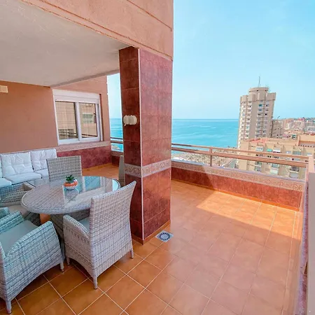 Nuevo ático Con Piscina Privada Y Vistas Al Mar Apartamento Fuengirola