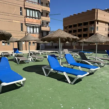 アパート Nuevo Atico Con Piscina Privada Y Vistas Al Mar フエンヒロラ